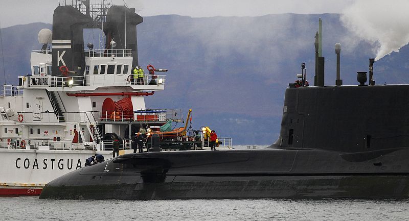 Reflotan el submarino nuclear británico varado frente a las costas de Escocia
