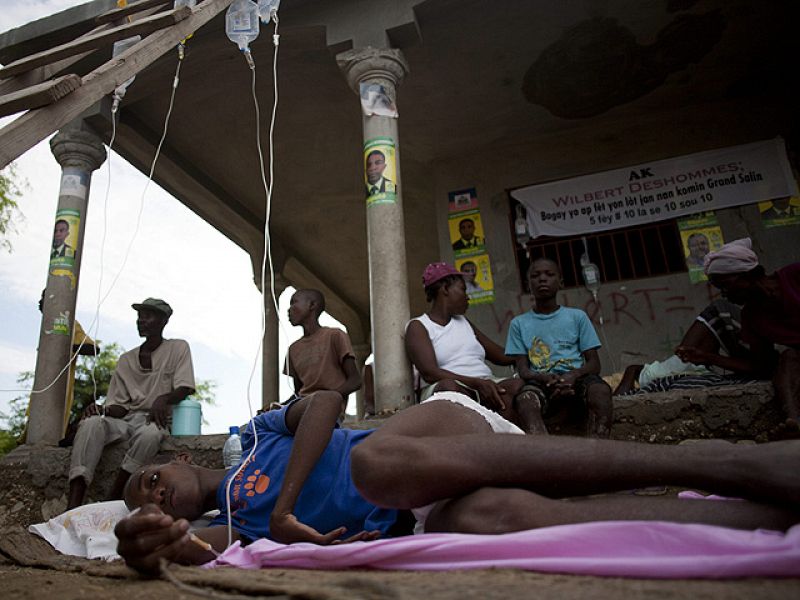 El brote de cólera de Haití causa más de 250 muertos pero parece estabilizarse