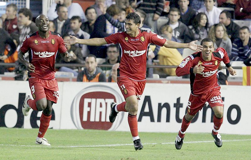 Entre 'el Chori' Castro y el árbitro, el Mallorca birla el partido al Valencia