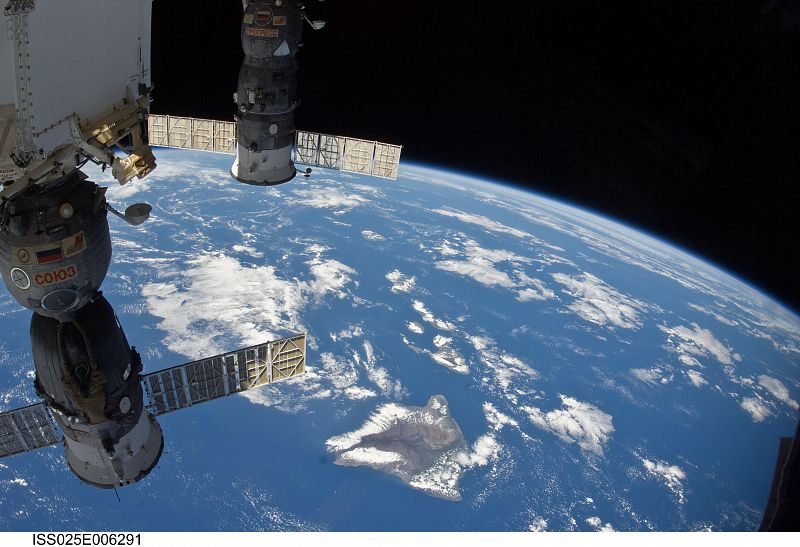 Elevan la órbita de la ISS para evitar que choque con basura espacial