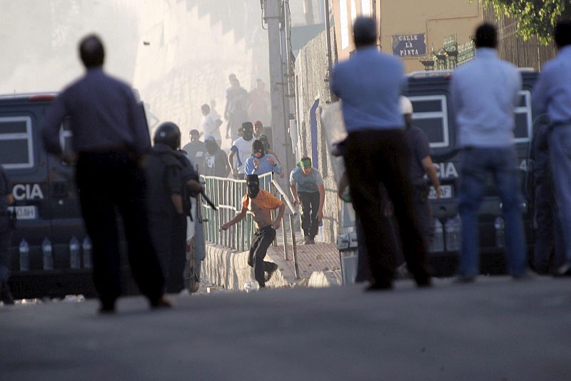 Hieren a un policía en Melilla durante unos disturbios para pedir empleo