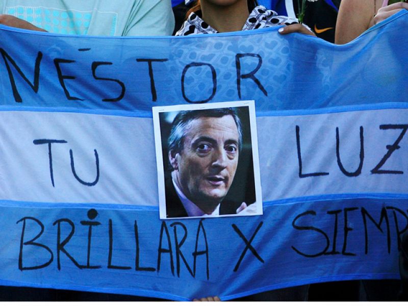 Muere de un infarto Néstor Kirchner, ex presidente y hombre fuerte de Argentina