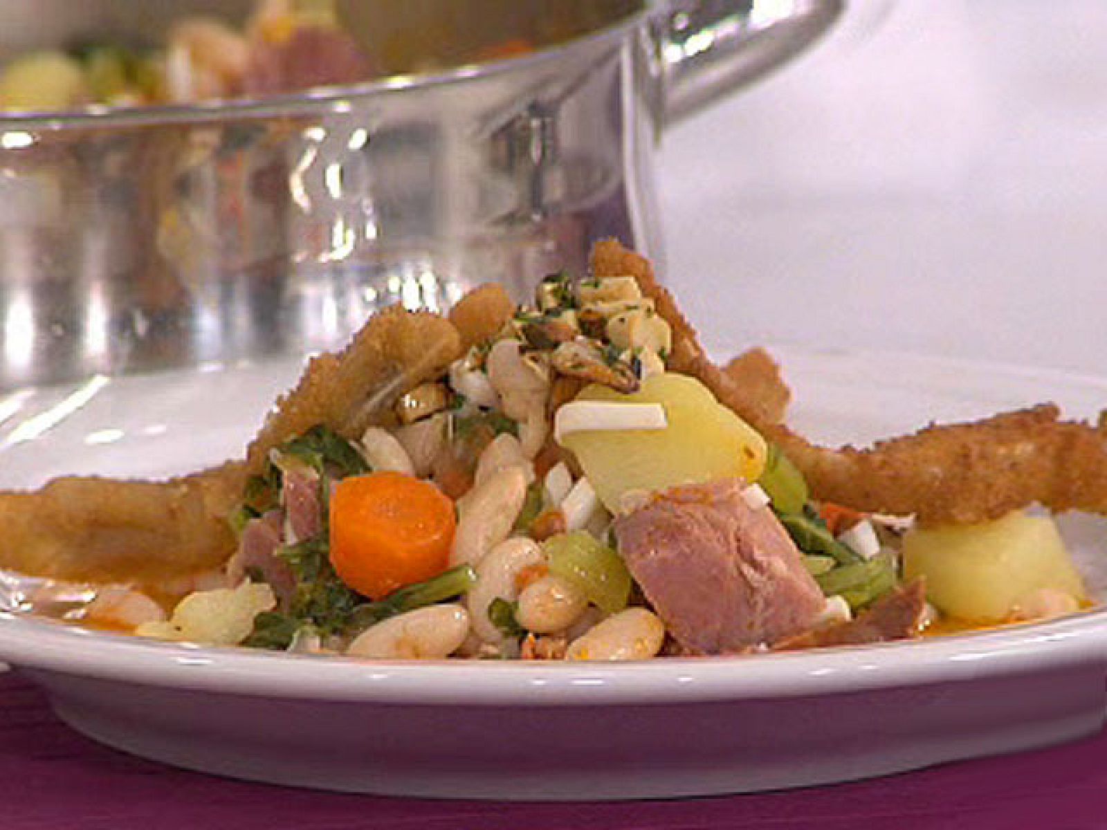 Saber cocinar - Pote con grelos, lacón y patatas - RTVE Cocina | Ver