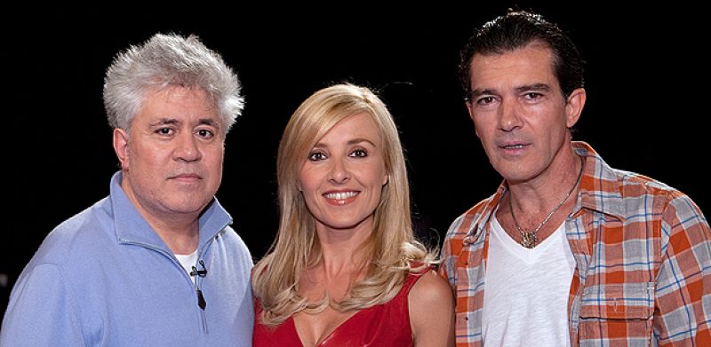 Pedro Almodóvar y Antonio Banderas en 'Versión española'