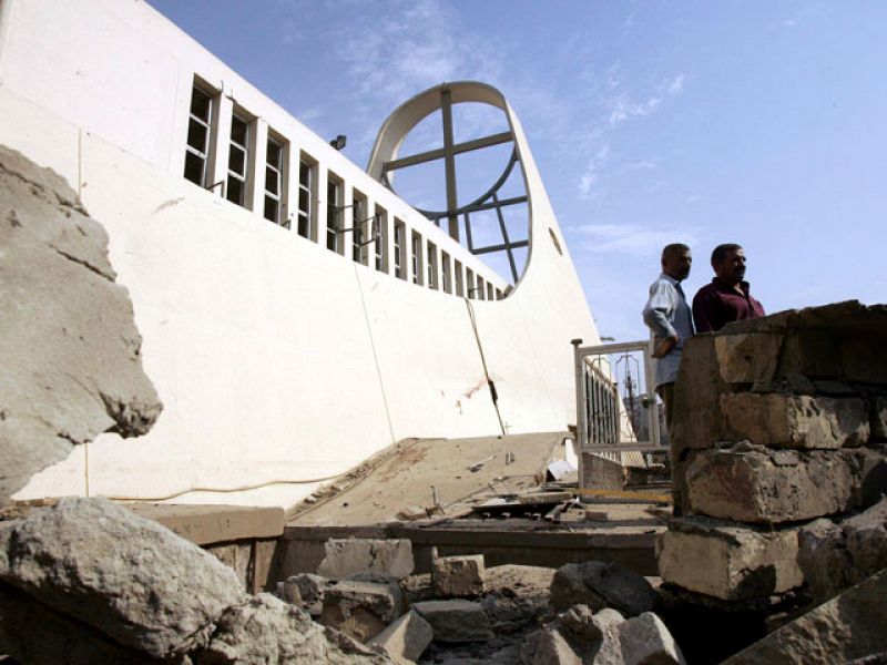 Al menos 58 muertos y 75 heridos en el asalto a una iglesia católica en Bagdad