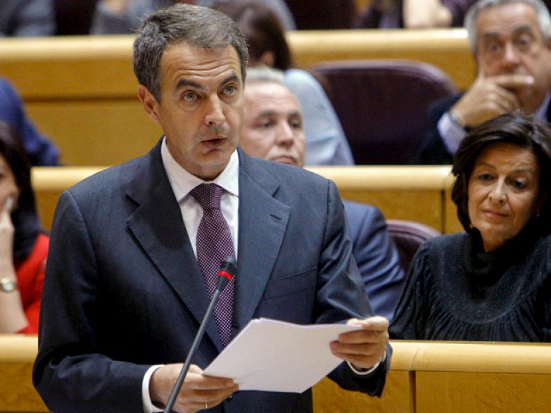 Zapatero da dos opciones a Batasuna para legalizarse: condenar la violencia o el fin de ETA
