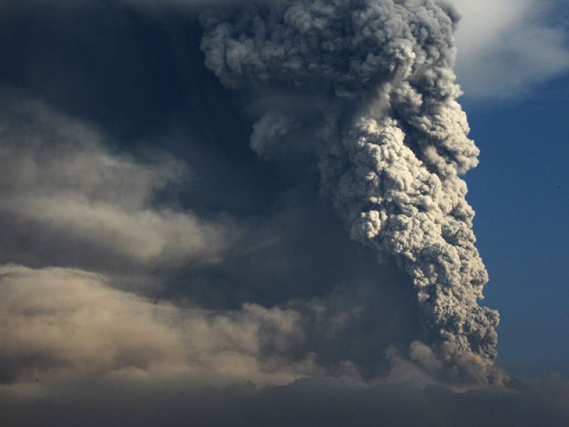 Ascienden a 44 los muertos por el volcán Merapi