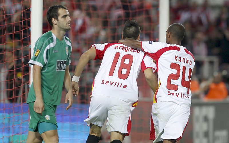 El Sevilla se divierte y golea a un débil Karpaty