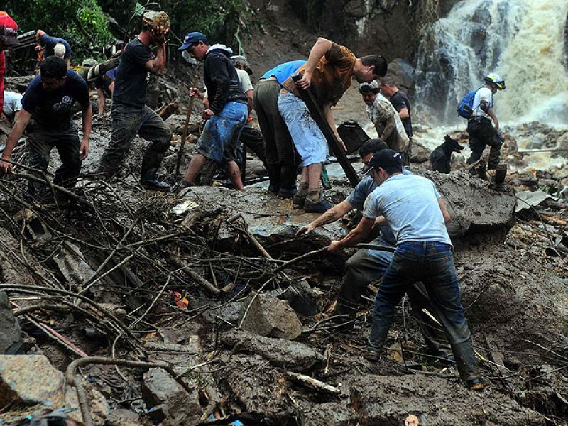 El peor temporal en años deja 21 muertos y graves daños en Costa Rica