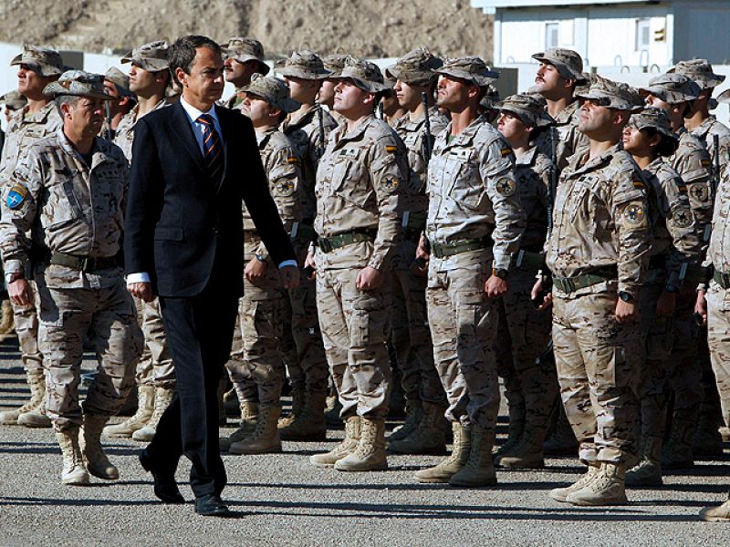 Zapatero, a las tropas en Afganistán: "No estamos aquí para quedarnos"