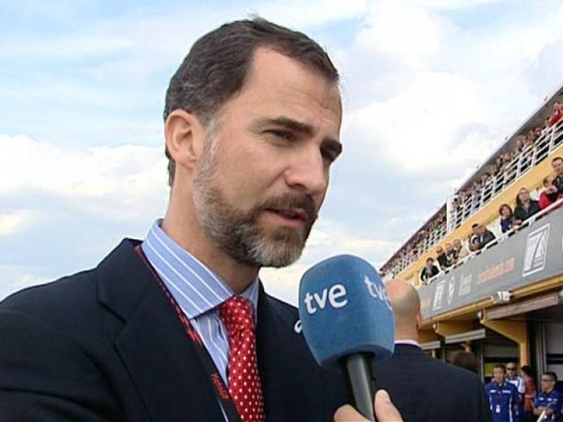 El Príncipe de Asturias asiste a las carreras en el circuito de Cheste
