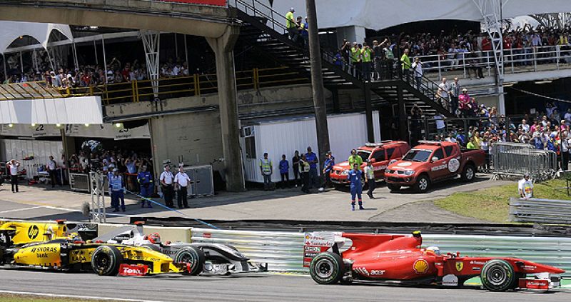 Vettel gana en Interlagos y le hace un favor a Alonso, tercero