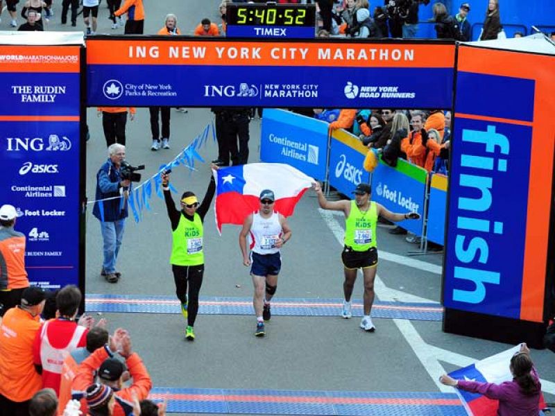 Edison Peña, uno de los mineros chilenos, corrió la Maratón de Nueva York