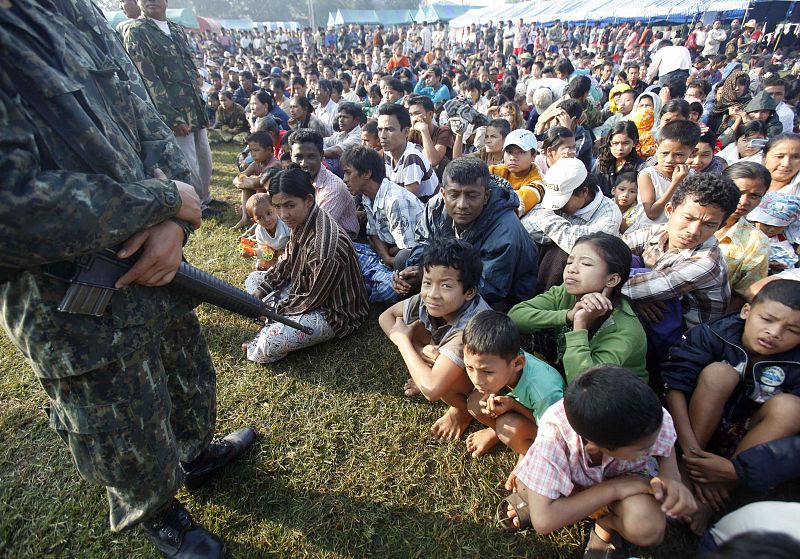 Siguen los combates entre el Ejército birmano y milicianos de una minoría que huyen a Tailandia