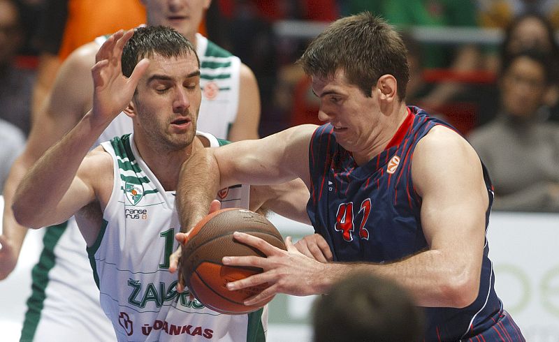 El Caja Laboral se complica el camino tras caer ante el Zalgiris