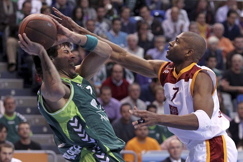 El Unicaja borra los malos augurios y aplasta a la Virtus
