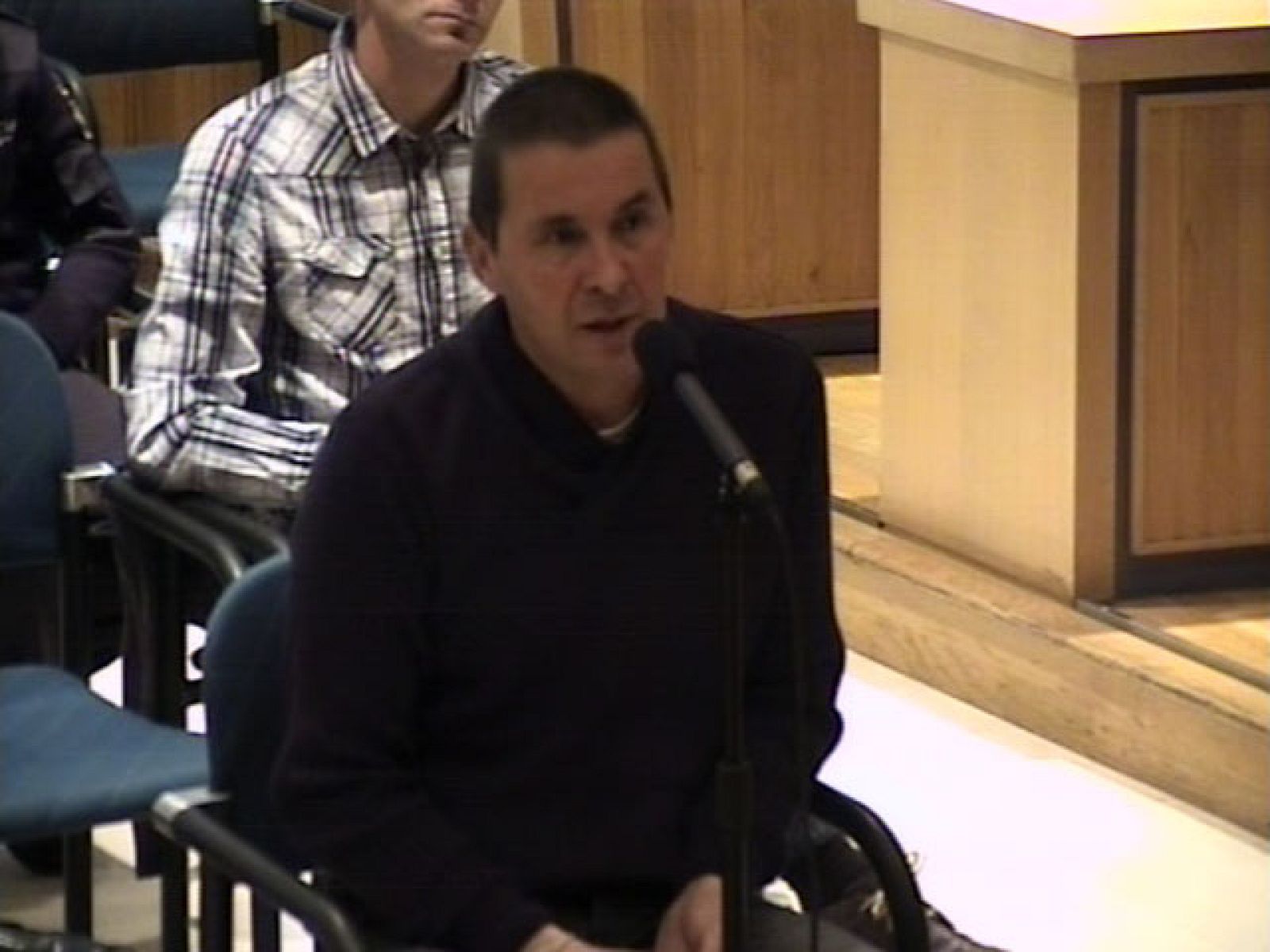 Otegi se sienta en el banquillo de los acusados por enaltecimiento del terrorismo | Ver