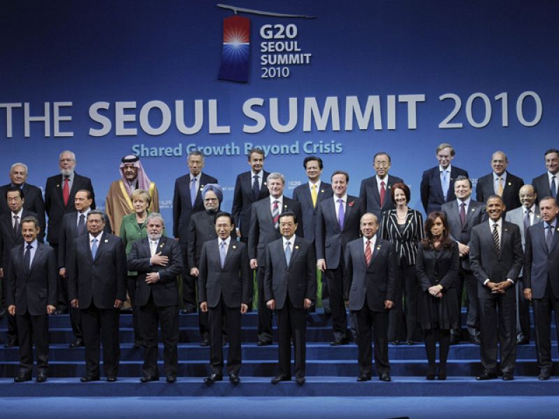 El G20 insta a evitar "devaluaciones competitivas" y aplaza a 2011 el control de los desequilibros