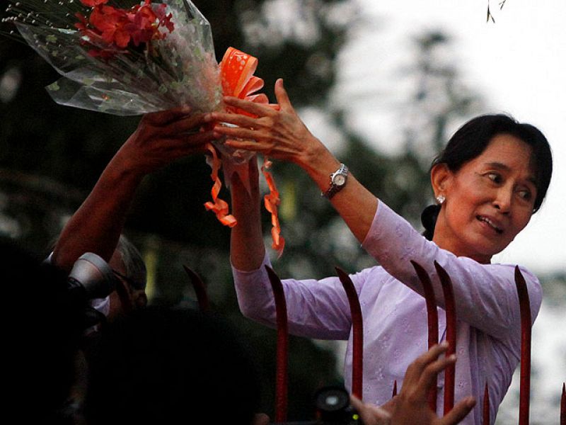 Suu Kyi sale en libertad tras siete años y medio de arresto domiciliario: "No me lo puedo creer"