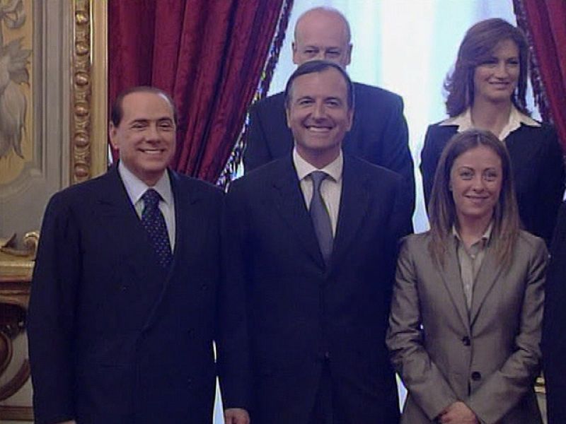 Los 'finianos' sellan su salida del Gobierno Berlusconi y aumentan la crisis política en Italia