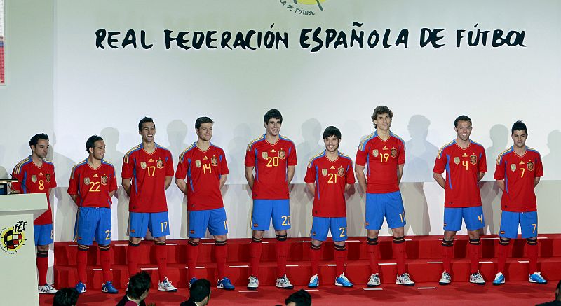 España entrena sin Mata, Ramos ni Torres