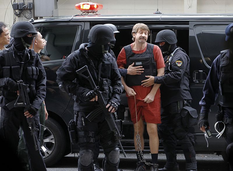 Tailandia autoriza la extradición del 'mercader de la muerte', que vuela ya hacia EE.UU.