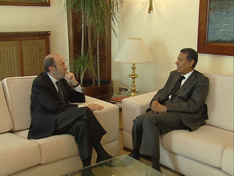 Rubalcaba habla con el ministro de Interior marroquí del refuerzo de la cooperación policial