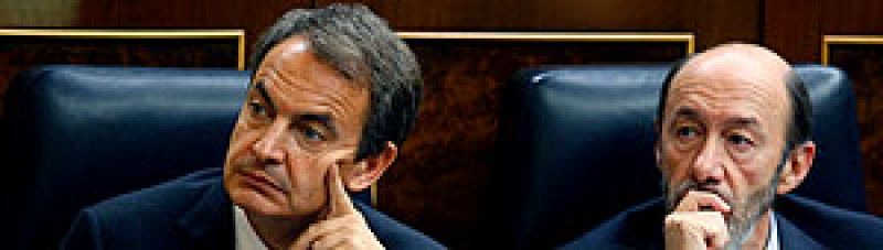 Zapatero comparece en el Congreso para hablar de empleo ante la mirada de 4 millones de parados