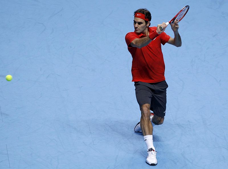 Federer ningunea a Murray y avanza imparable