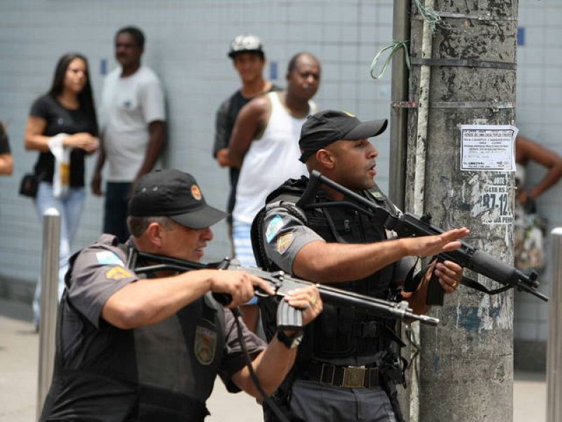 La Policía irrumpe con seis tanques en la favela más peligrosa de Río de Janeiro