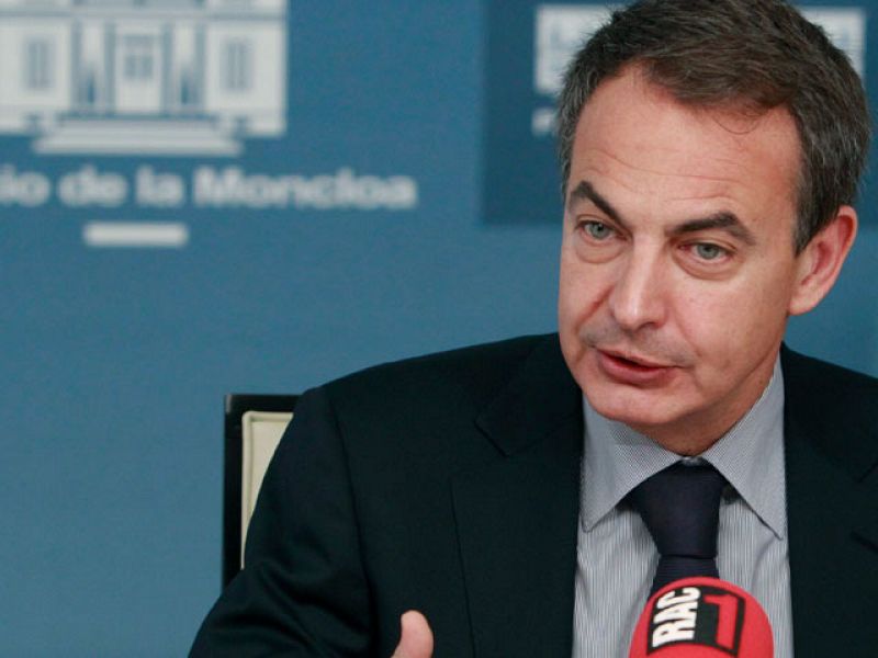Zapatero descarta un rescate a España y afirma que no habrá despidos públicos