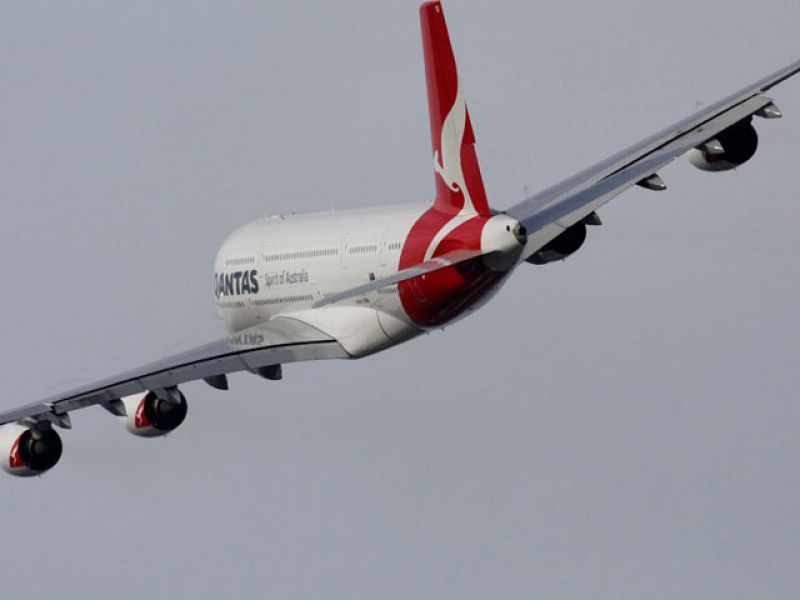 El Airbus A380 de Qantas vuelve a volar tras semanas desde el aterrizaje forzoso en Singapur