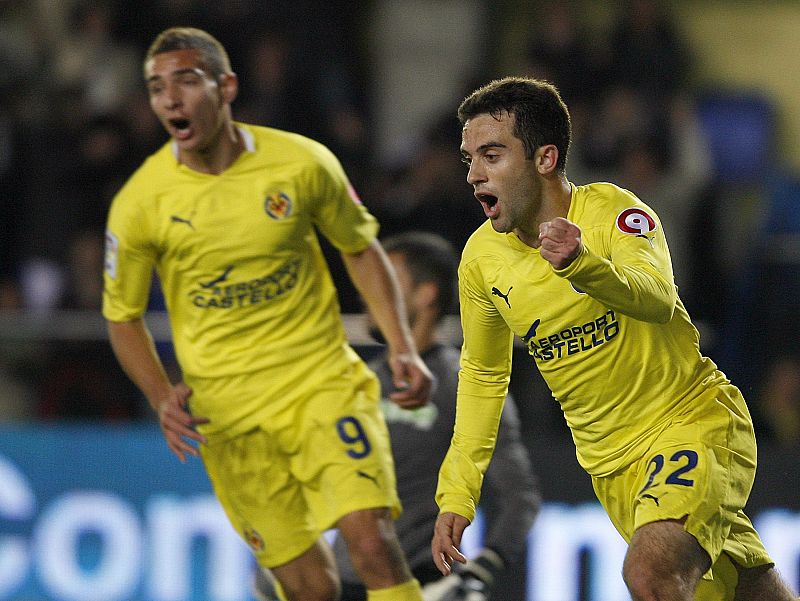 El Villarreal continúa a la estela de Madrid y Barcelona con un fácil triunfo