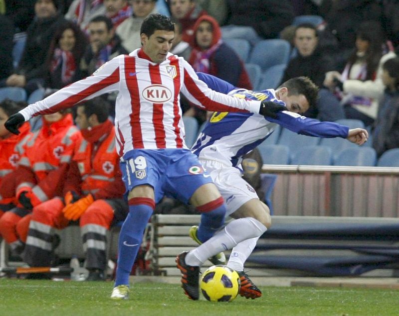 Osvaldo se la lía al Atlético en el Calderón