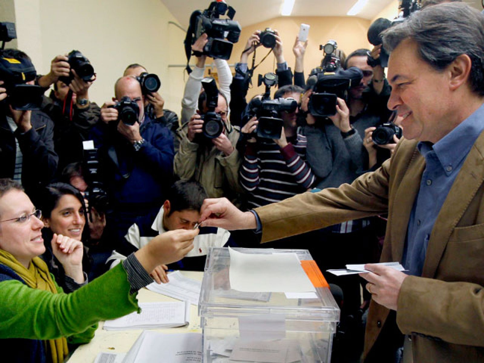 La normalidad caracteriza las elecciones en Cataluña | Ver