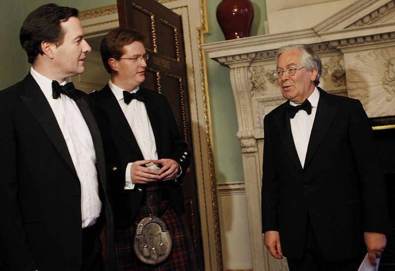 Piden la dimisión del gobernador del Banco de Inglaterra por presionar a Osborne y Cameron