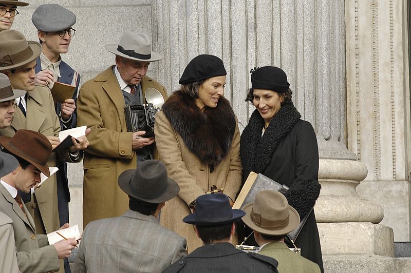 TVE rememora, 80 años después, la histórica entrada en el Congreso de Clara Campoamor para defender el voto de la mujer