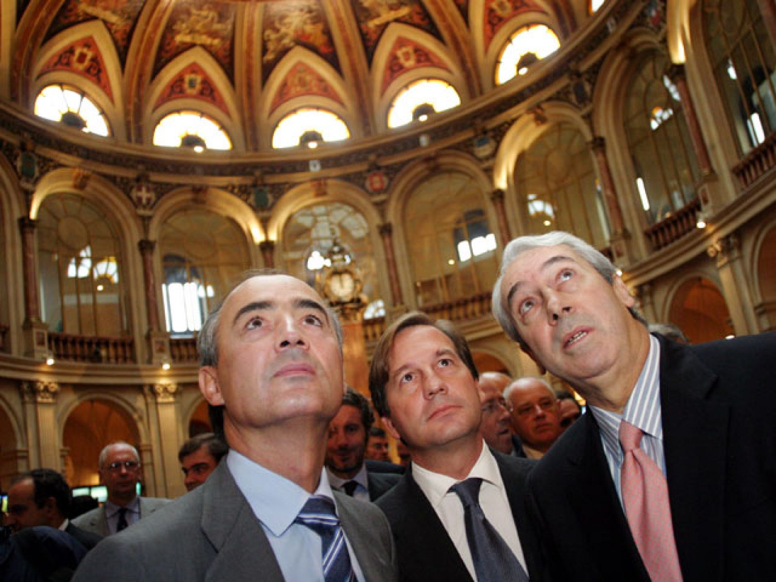 Las bolsas reciben con euforia que el BCE siga dando liquidez ilimitada a los bancos hasta abril