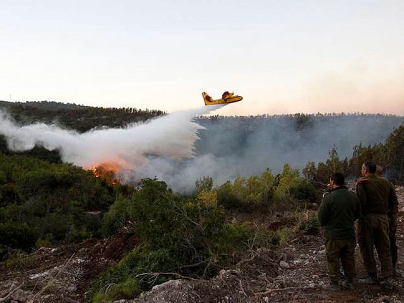 Israel controla los principales focos del incendio en el Monte Carmelo