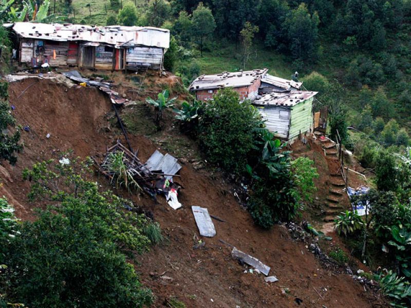 17 muertos y más de 150 personas sepultadas por un alud en Colombia provocado por las lluvias