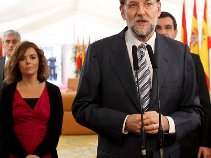 Rajoy pide explicaciones al Gobierno por la crisis aérea y Llamazares, levantar el estado de alarma
