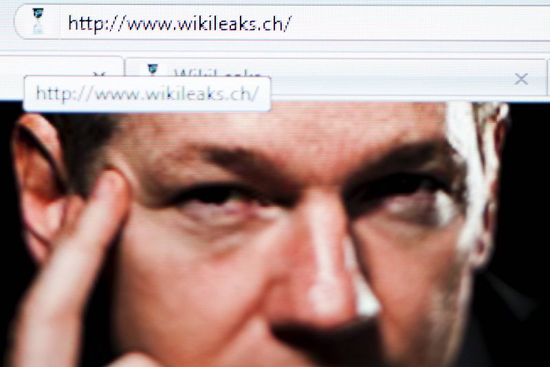 Suiza congela la cuenta y los bienes personales de Assange por falsificar documentos