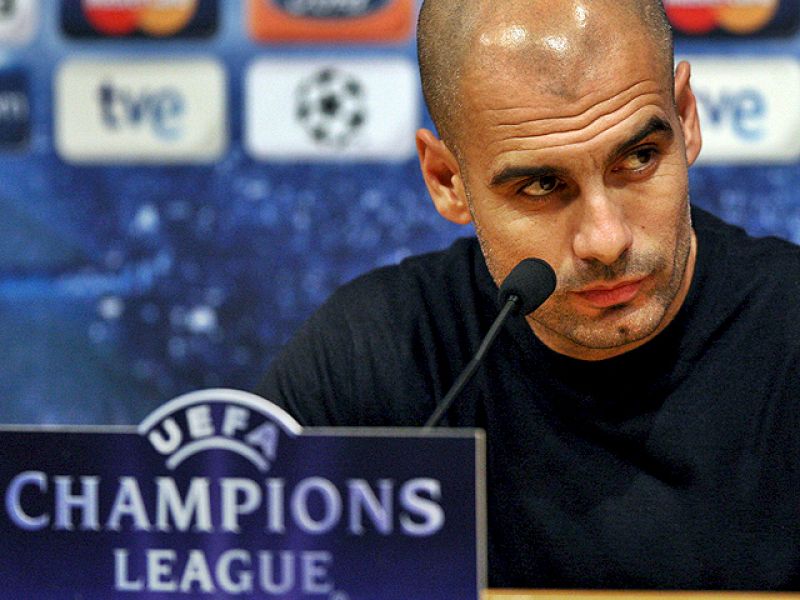 Guardiola: "Messi es el mejor, aunque Xavi e Iniesta se lo merecen todo"