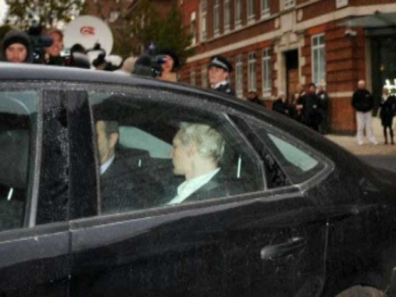 Julian Assange permanecerá en prisión preventiva en Londres hasta el 14 de diciembre