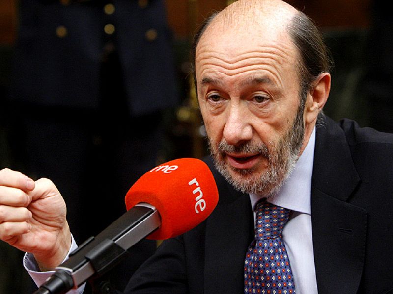 Rubalcaba: "Hay que desmontar ya el edificio de privilegios que tienen los controladores"