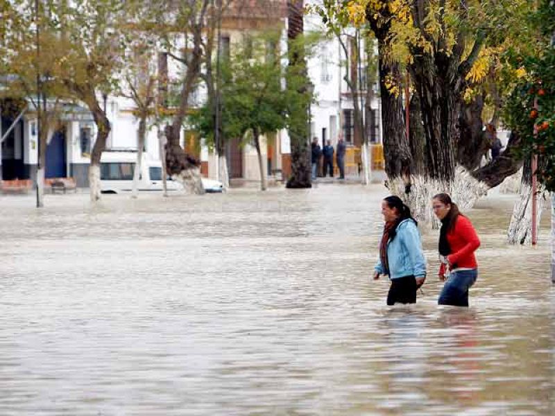 Las lluvias pierden intensidad pero se mantiene la alerta en ocho provincias por el temporal