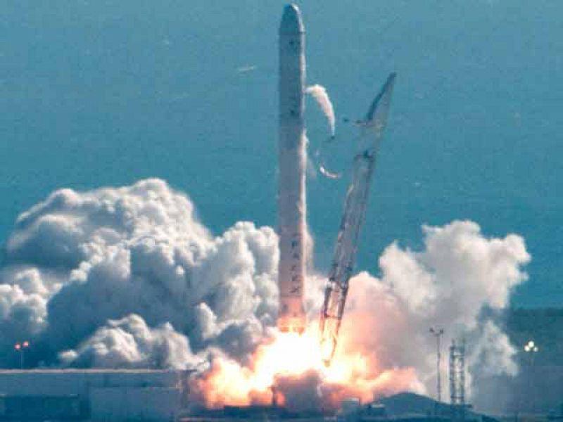 Despega con éxito desde Cabo Cañaveral el cohete privado Falcon 9