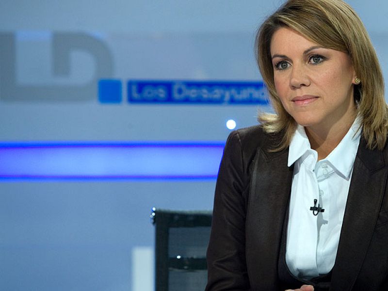 Cospedal: "Prorrogar el estado de alarma no debe ser la única solución ante los controladores"