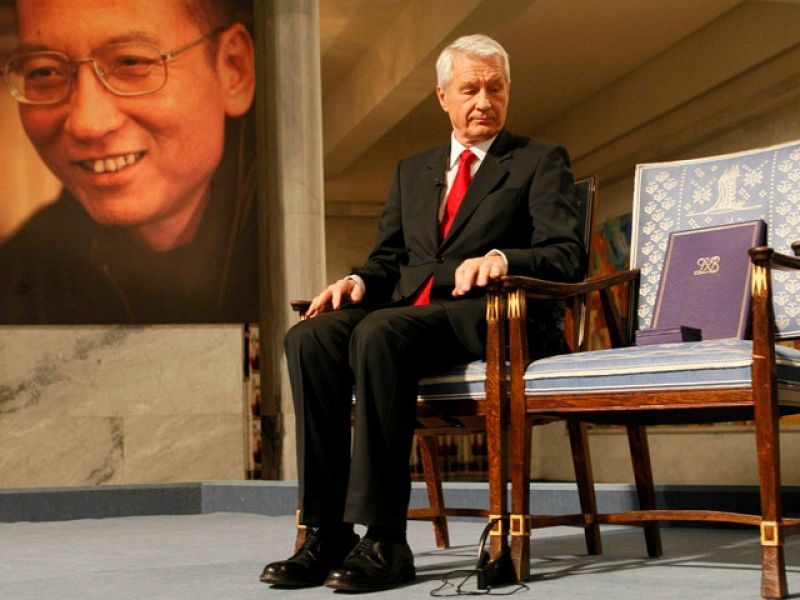 Los Nobel exigen a China la liberación de Liu Xiaobo en la ceremonia de la 'silla vacía'