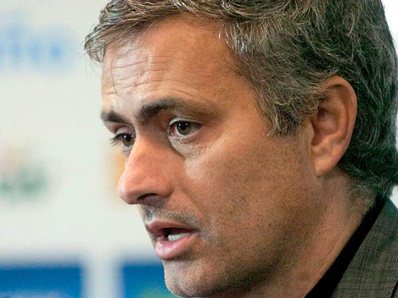 Mourinho: "Hay un reglamento para mi y otro para el resto"